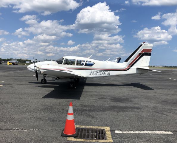 Piper Aztec (N251EA) - 1969 PIPER PA-23-250br /Fixed wing multi enginebr /(6 seats / 2 engines)br /Airworthiness Date1969-04-10