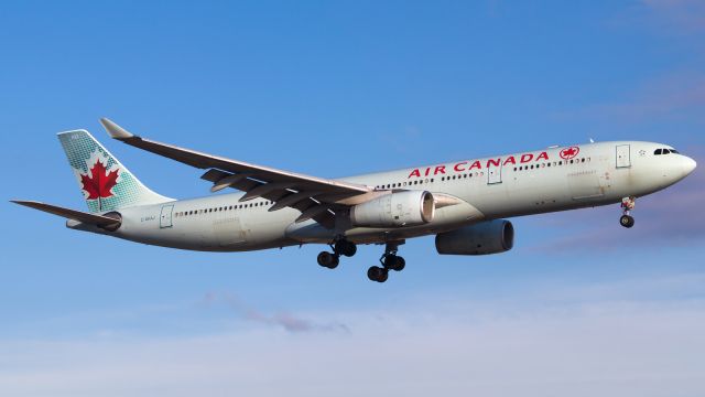 Airbus A330-300 (C-GFAJ) - Sunset arrival