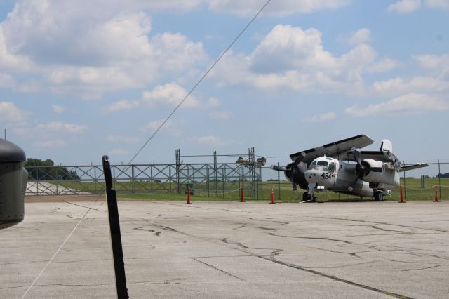 — — - US Army Chinook 47 landing at KCAK helipad.