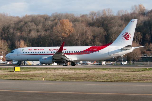 Boeing 737-800 (7T-VKR)