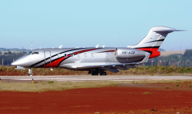 Bombardier Challenger 300 (PR-ADB)