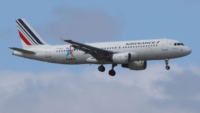 Airbus A320 — - Paris titels