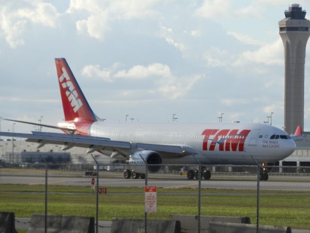 Airbus A330-200 (PT-MVD)