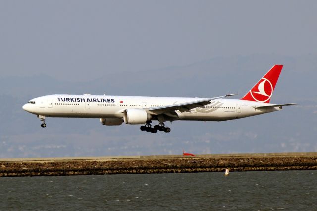 BOEING 777-300ER (TC-JJV)