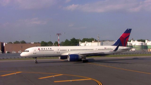 Boeing 757-200 (N707TW)