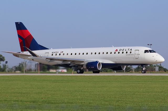 Embraer 175 (N247SY)