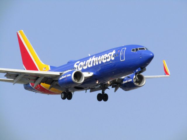 Boeing 737-700 (N930WN) - Landing RWY 20R