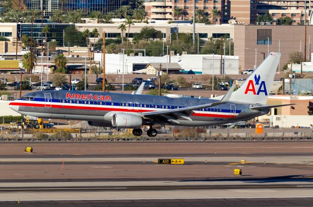 Boeing 737-800 (N921NN)