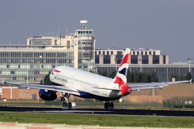 Airbus A320 (G-EUUX)