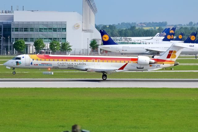 Bombardier CRJ-1000 (EC-JTU)