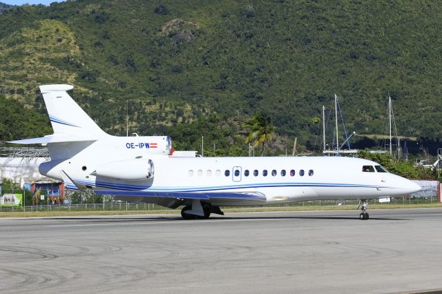 Dassault Falcon 7X (OE-IPW) - OE-IPW back tracking the active