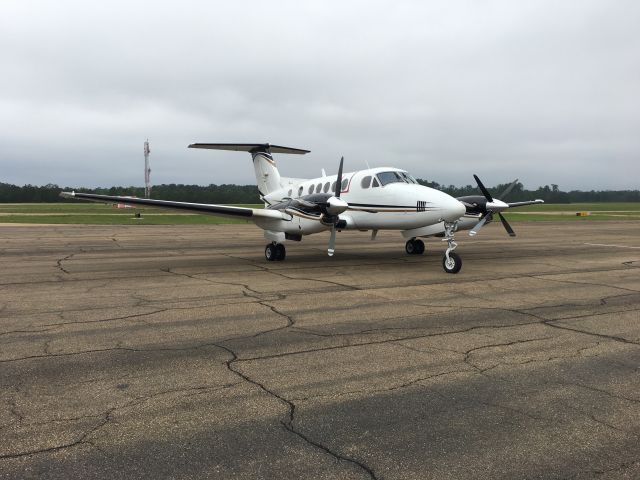 Beechcraft Super King Air 200 (N204JS) - On the ramp in McComb, about to head back to KNEW