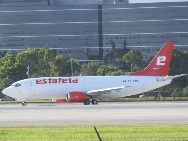 BOEING 737-300 (XA-EMX)