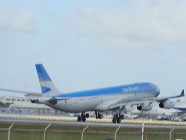 Airbus A340-300 (LV-FPU)