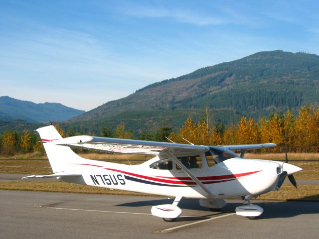 Cessna Skylane (N75US)