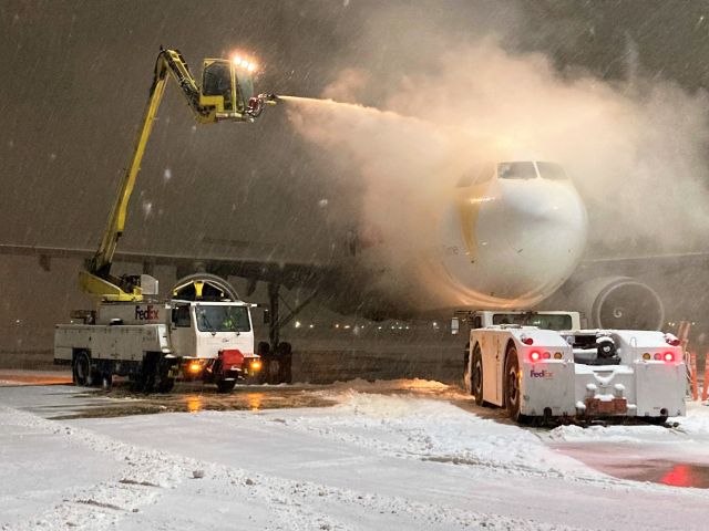 Airbus A300F4-600 (N665FE) - Fed Ex Airbus "Ethan" gets his front fuselage deiced January 2022