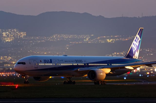 BOEING 777-300 (JA757A)