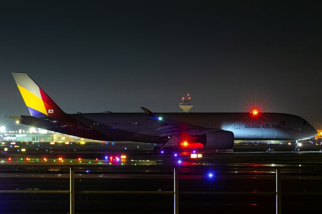 Airbus A350-900 (HL8079)