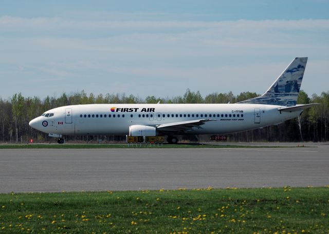 BOEING 737-400 (C-FFNM) - A Boeing 737-436 taxiing to the runway for takeoff (May 12, 2016)