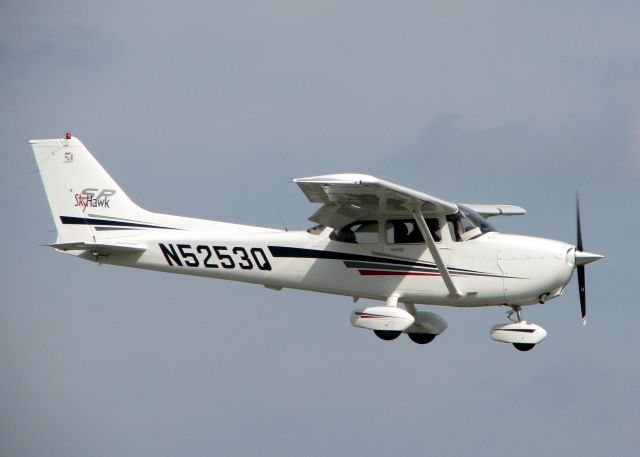 Cessna Skyhawk (N5253Q) - Landing at Downtown Shreveport.