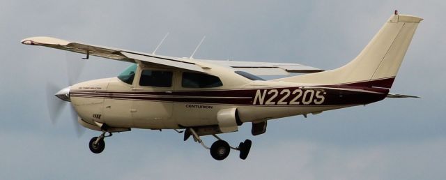 Cessna Centurion (N2220S) - Retracting gear on departure from rwy 27....