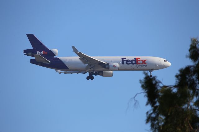 Boeing MD-11 (N586FE)