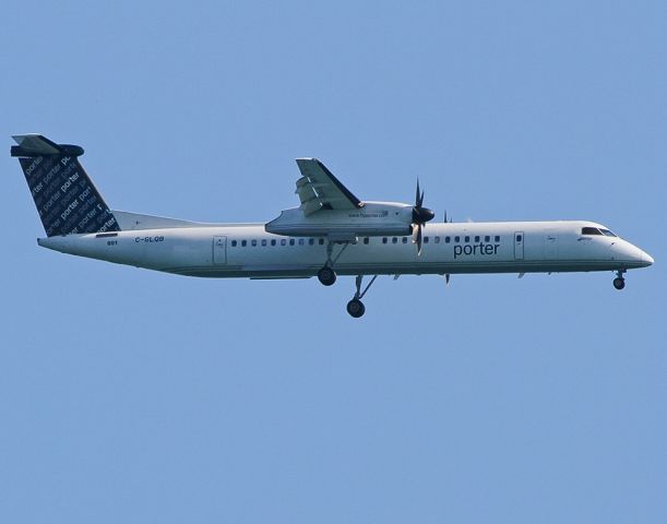 de Havilland Dash 8-400 (C-GLQB) - Taken from downtown Toronto.