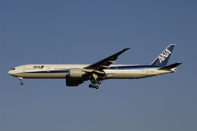 BOEING 777-300 (JA785A) - Final Approach to NRT Airport Runway 34L on 2011/12/31