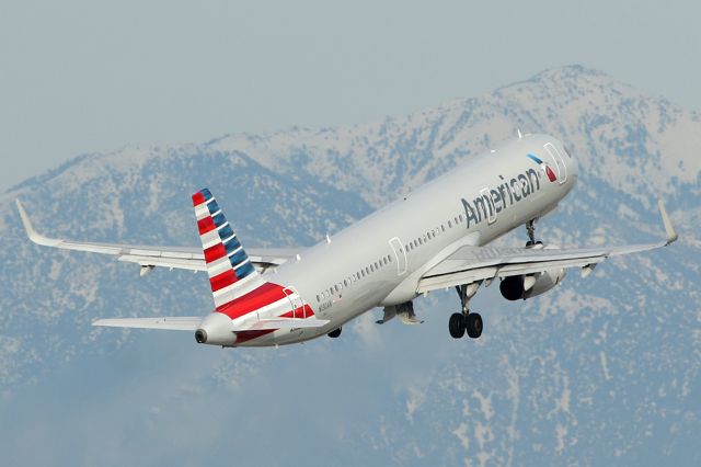 Airbus A321 (N130AN) - Takes off to the East. 