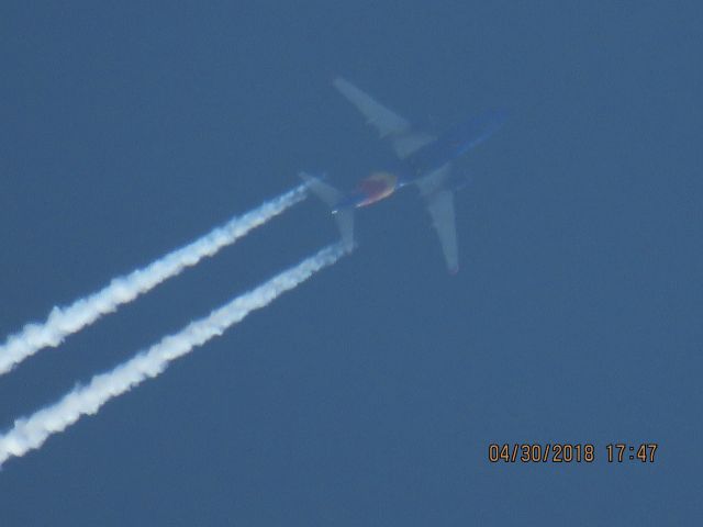Boeing 737-700 (N777QC)