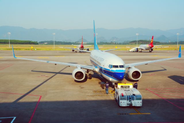 Boeing 737-700 (B-5253) - push back and start up