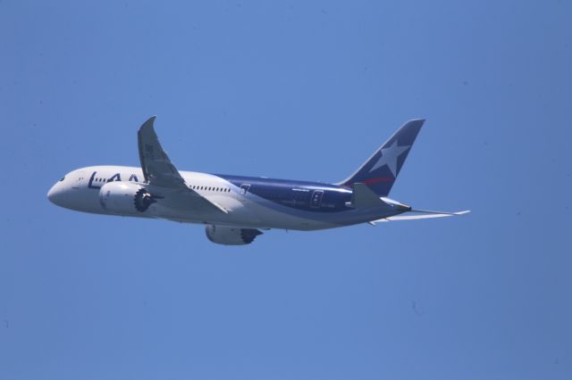 BOEING 767-300 (CC-BBE)