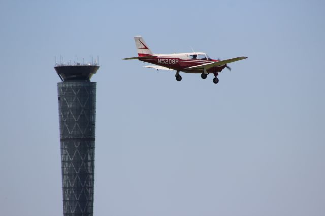 Piper Apache (N5208P) - Dayton Tower makes the Pic.