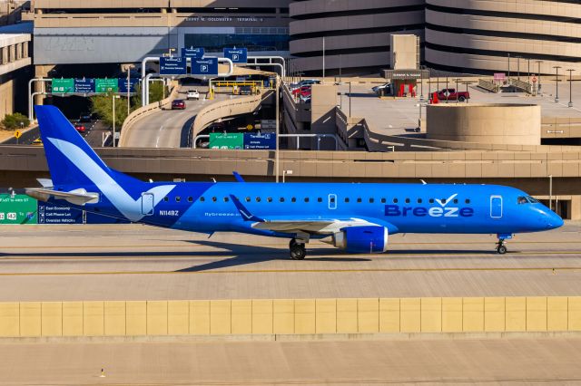 Embraer ERJ-190 (N114BZ) - Breeze Airlines Embraer 190 taxiing at PHX on 11/11/22. Taken with a Canon R7 and Tamron 70-200 G2 lens.