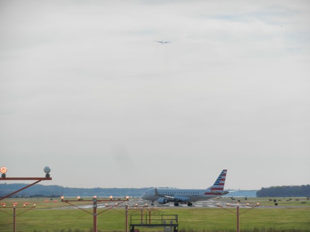 Embraer 175 (N418YX) - N418YX, A Republic Airlines Embraer E-175 Taking A Right Turn Into The Runway Just After N356NW Took Off. N356NW Is A A320 Of Delta Airlines