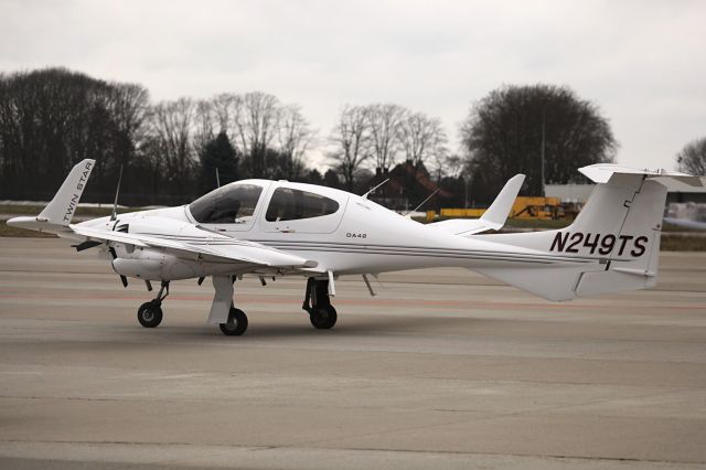 Diamond Twin Star (N249TS) - ASL FLIGHT ACADEMY.    VISIT:  http://www.asl.nl/