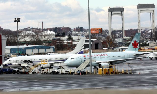 Airbus A319 (C-GAQZ) - 2 Sports charters: Air Canada Jetz A319 with Swift Air B737-400 parked along side.