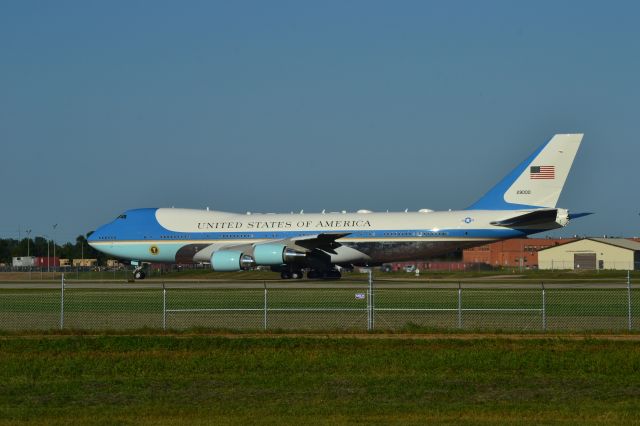 Boeing 747-200 (N29000) - Air Force One taxiing to Runway 15 in Sioux Falls SD on 9-7-2018