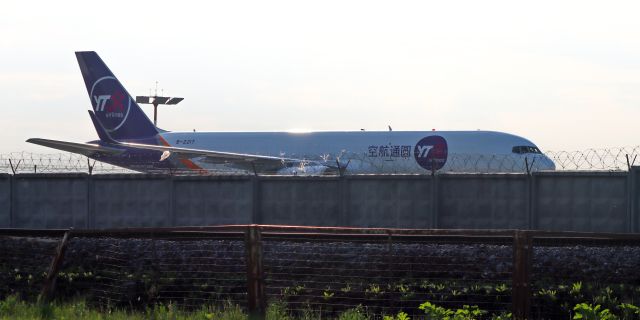 Boeing 757-200 (B-221T)