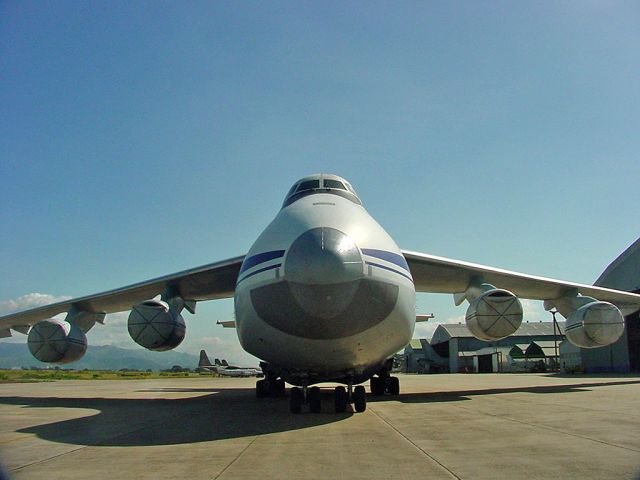 Antonov An-12 (RA-82033)