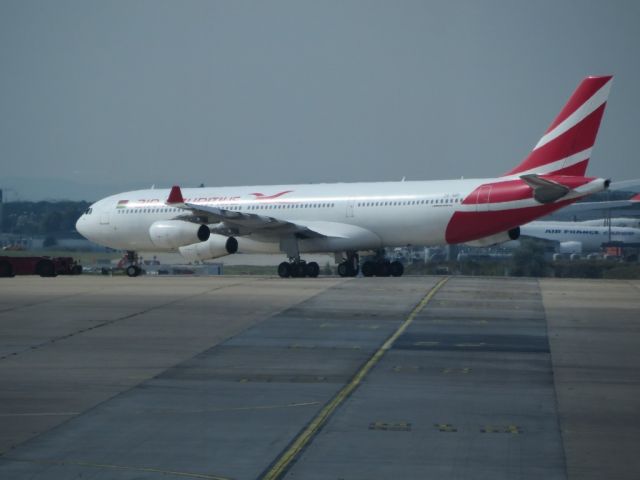 Airbus A340-300 (MAU45) - départ pour l'ile Maurice