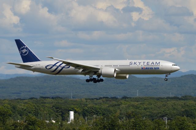 BOEING 777-300 (HL7783) - 2015-09-07