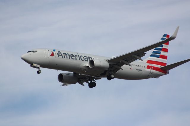 Boeing 737-700 (N872NN) - Spotting by Gate Gourment