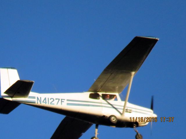 Cessna Skyhawk (N4127F)