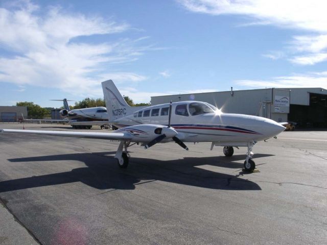 Cessna 402 (N275RC)