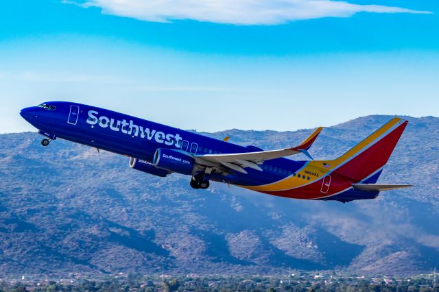 Boeing 737-800 (N8549Z) - Southwest Airlines 737-800 taking off from PHX on 10/22/22. Taken with a Canon 850D and Tamron 70-200 G2 lens.