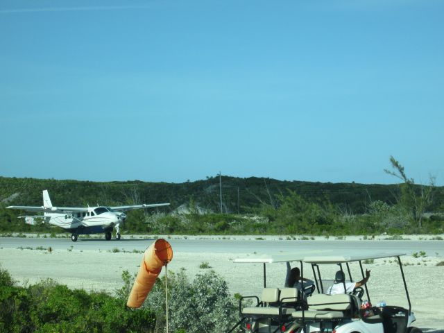 Cessna Caravan (WMA124) - WATERMAKERS AIR DEPARTING STANIEL CAY