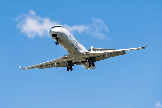 Canadair Regional Jet CRJ-900 (N948LR)