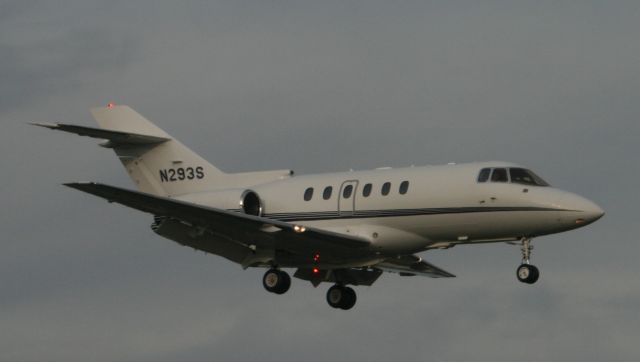 Hawker 800 (N293S)