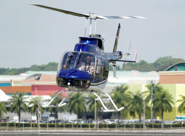 Beechcraft Super King Air 200 (HP1936AE) - Bell 206L